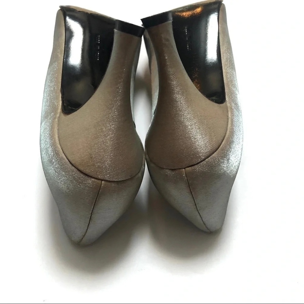 Salvatore Ferragamo Vintage Gold Satin Pumps Size 9AA Made in Italy Heels